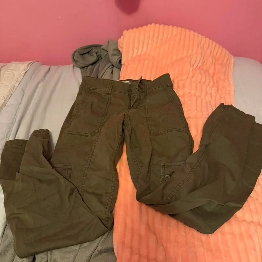 Hollister Olive Green Relaxed Boot Pants - Picture 2 of 3